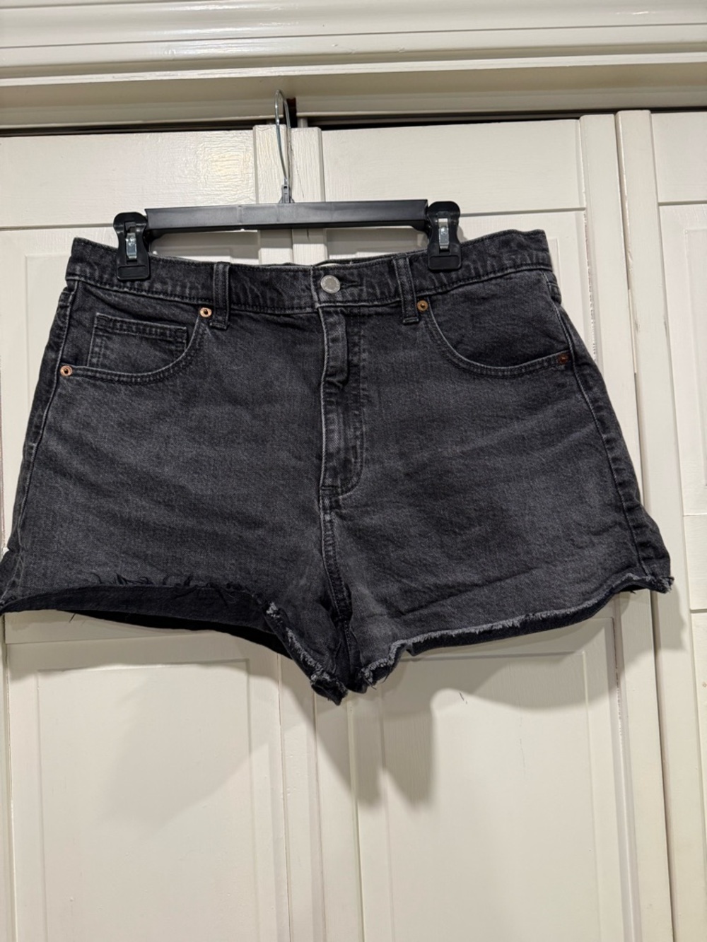 Universal‎ thread 90s cutoff shorts size 12R EUC
